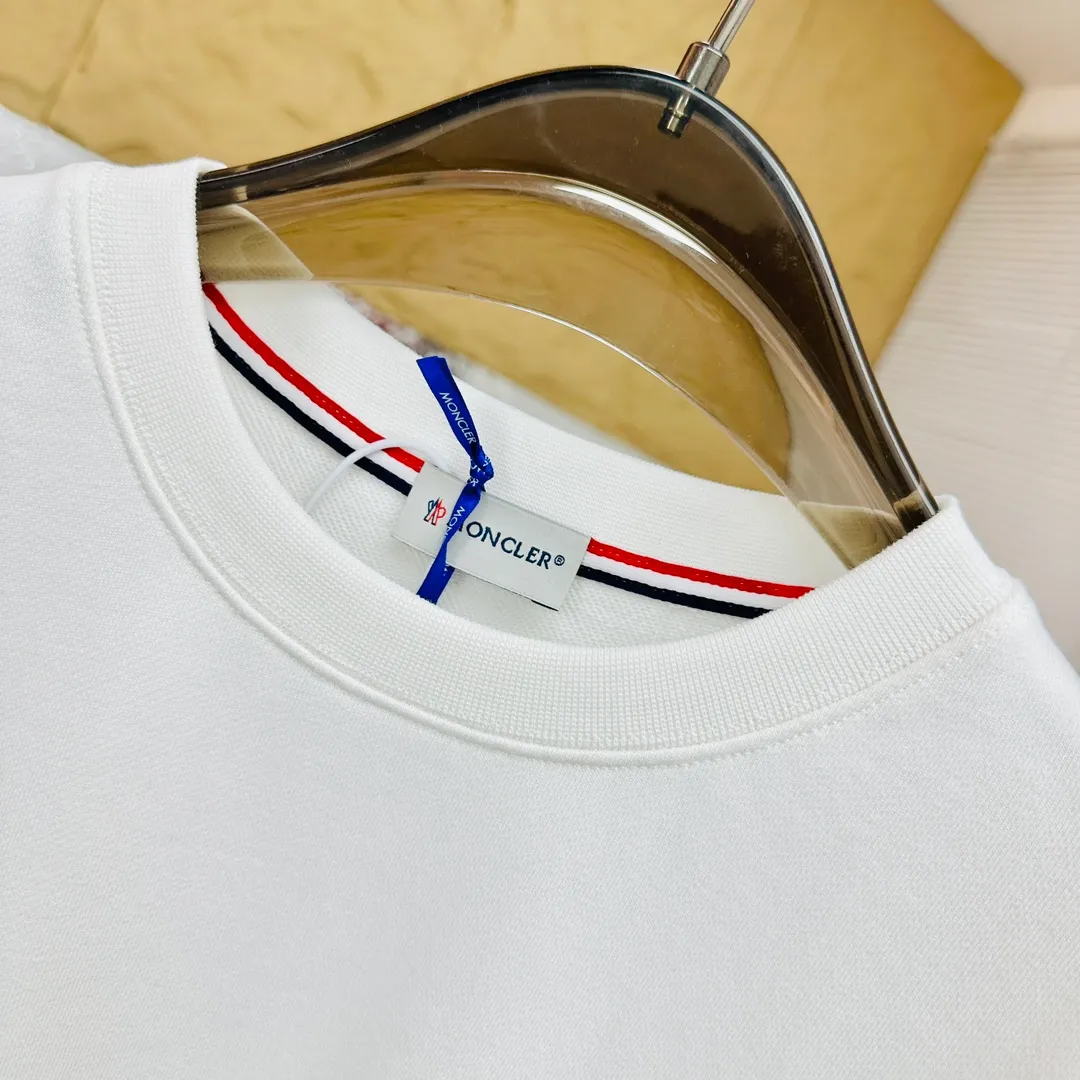 ： 🤳𝐌𝐎𝐍𝐂𝐋𝐄𝐑 ：☑️ 440 👕 ：☑️ 1*1 。🔜 。 ：☑️ 3D ，🇧🇫 1：1 。 ， ， ！🇲🇩 ！ Size：☑️S 〰️M 〰️L 〰️XL 〰️XXL
